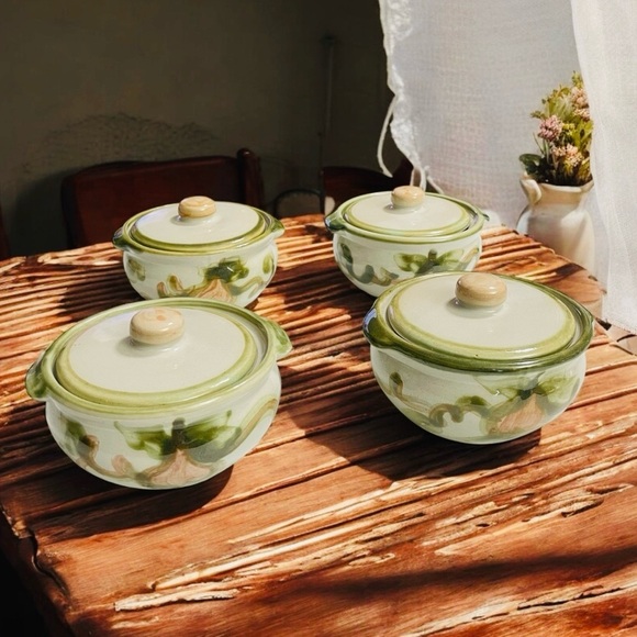 LOUISVILLE Stoneware, Kentucky Pear individual casserole dish w/ lids. - Picture 1 of 12